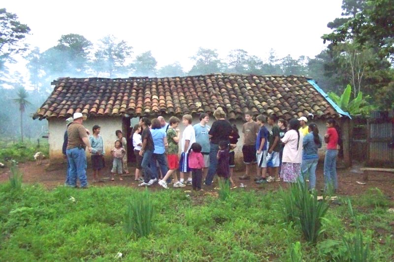 100_3558.JPG - Notice the smoke that comes out of the roof when cooking.